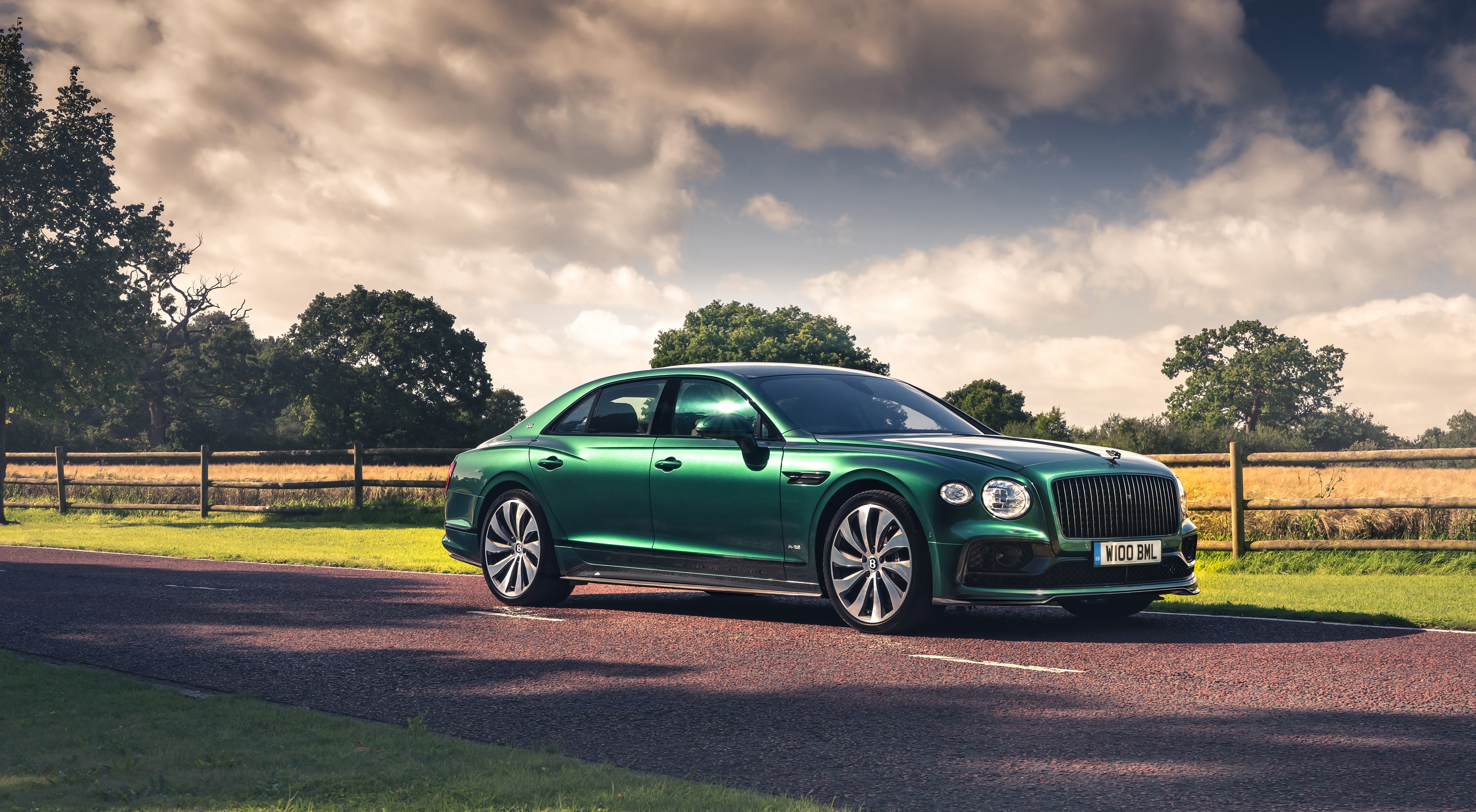Картинка Bentley Flying Spur, Styling Specification, UK-spec, 2020 Седан зеленая Сбоку машина Бентли Зеленый зеленые зеленых авто машины Автомобили автомобиль
