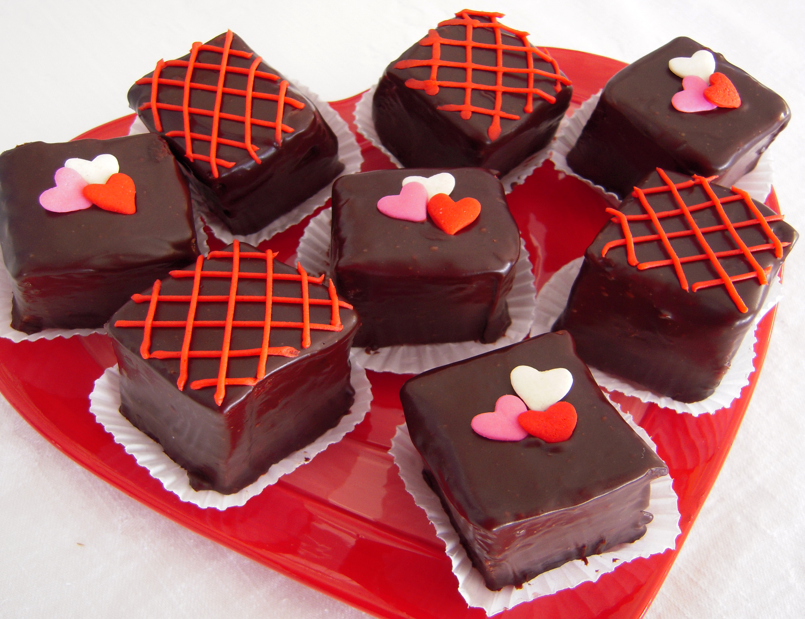 Фотографии сердечко Шоколад Конфеты Продукты питания сладкая еда серце Сердце сердца Еда Пища Сладости