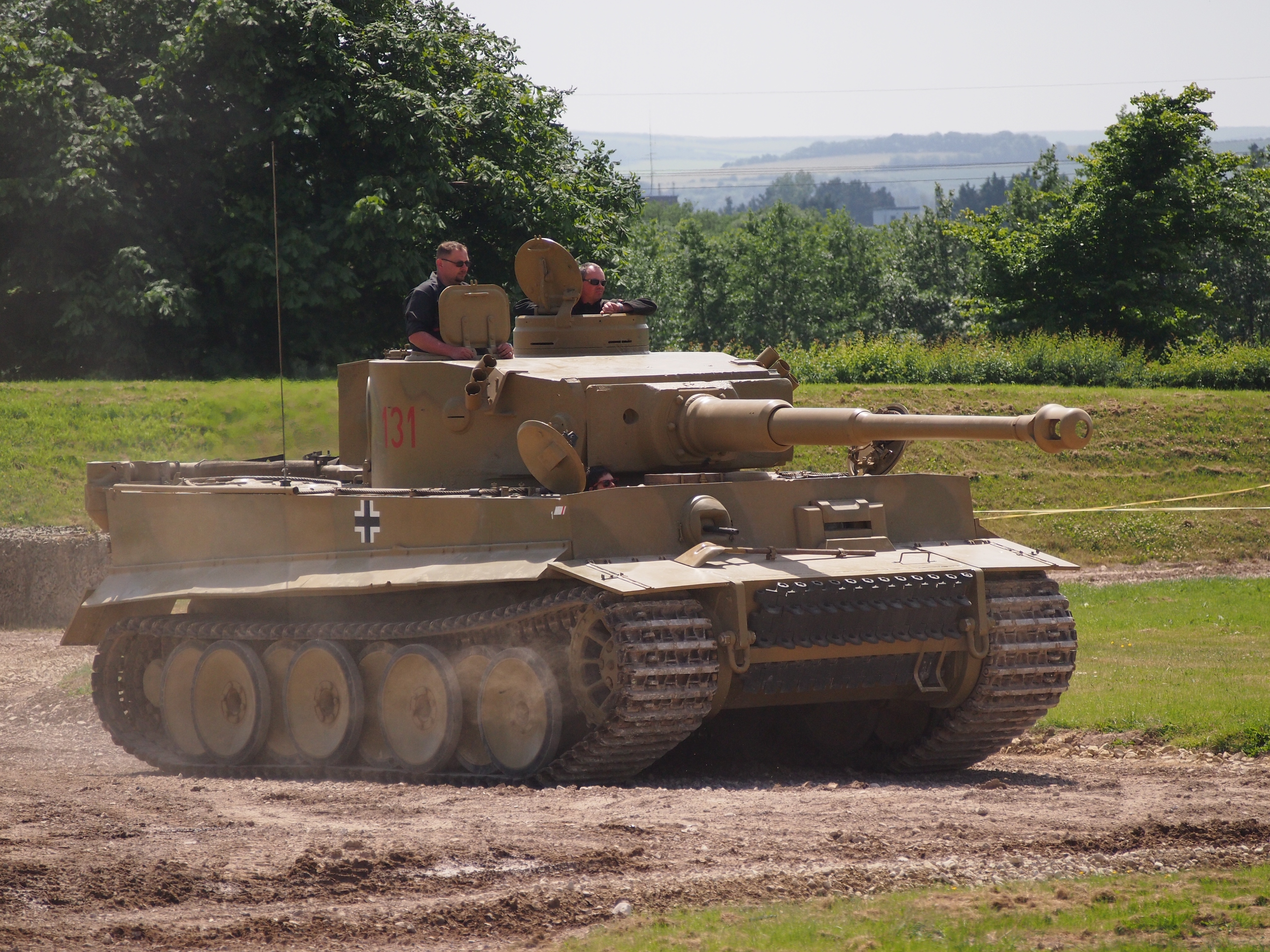 Новый немецкий танк тигр. Танк тигр. Танков тигр. Танк тигр 11. Танк тигр Германия.