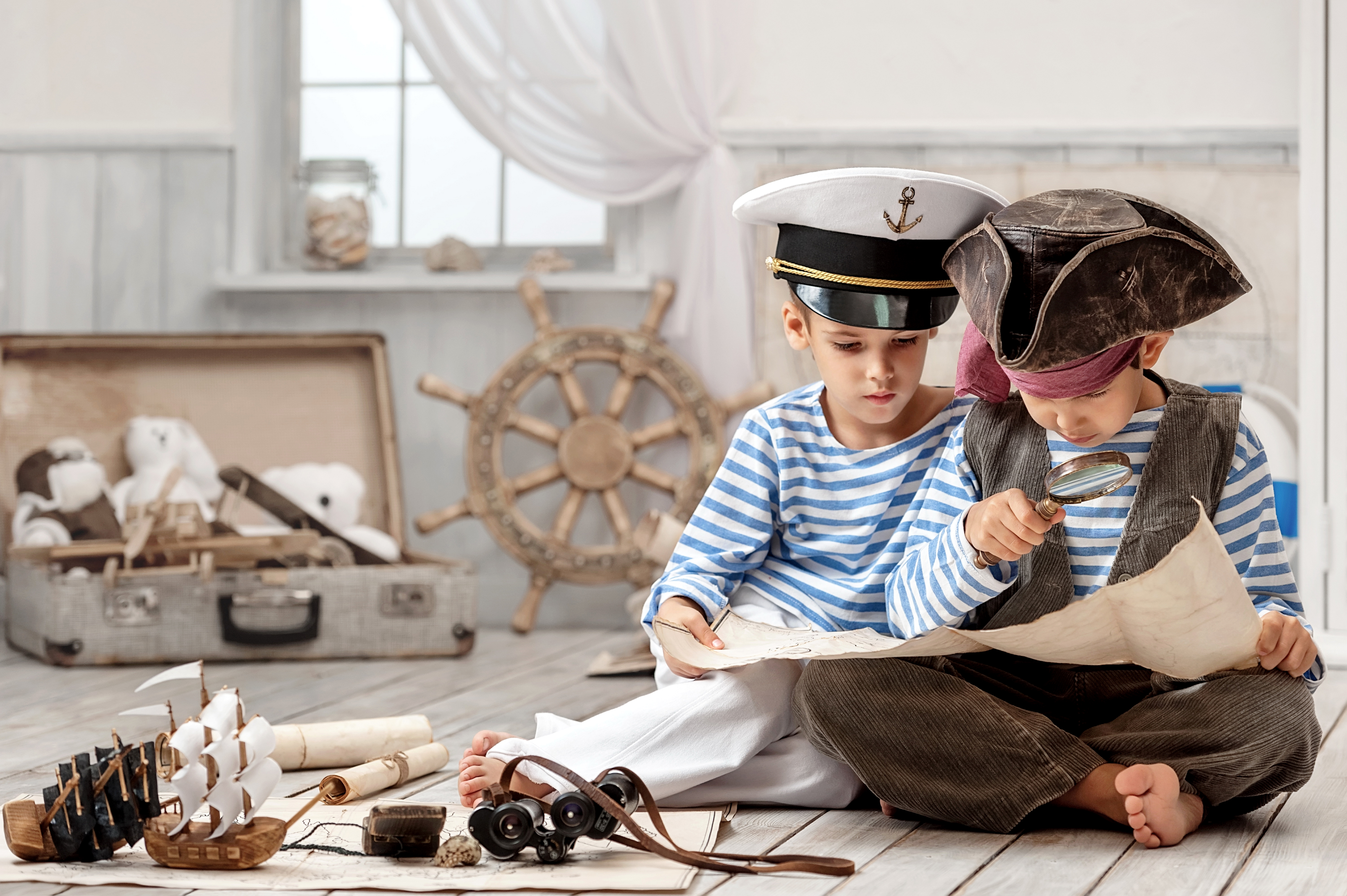 Детская морская игра. Корабль для детей. Дети пираты. Дети играют в пиратов. Моряк для детей.