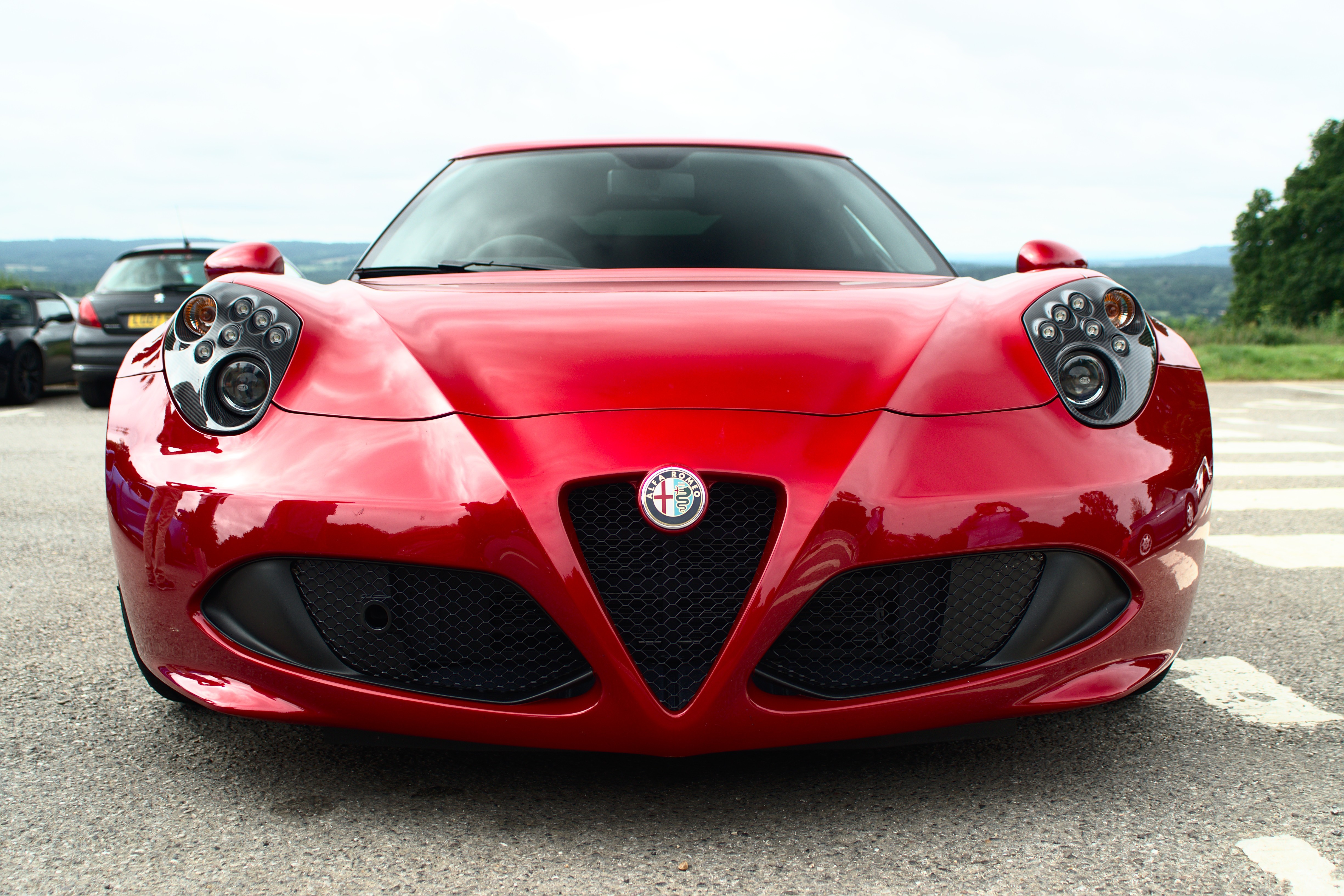 красная Alfa Romeo скачать