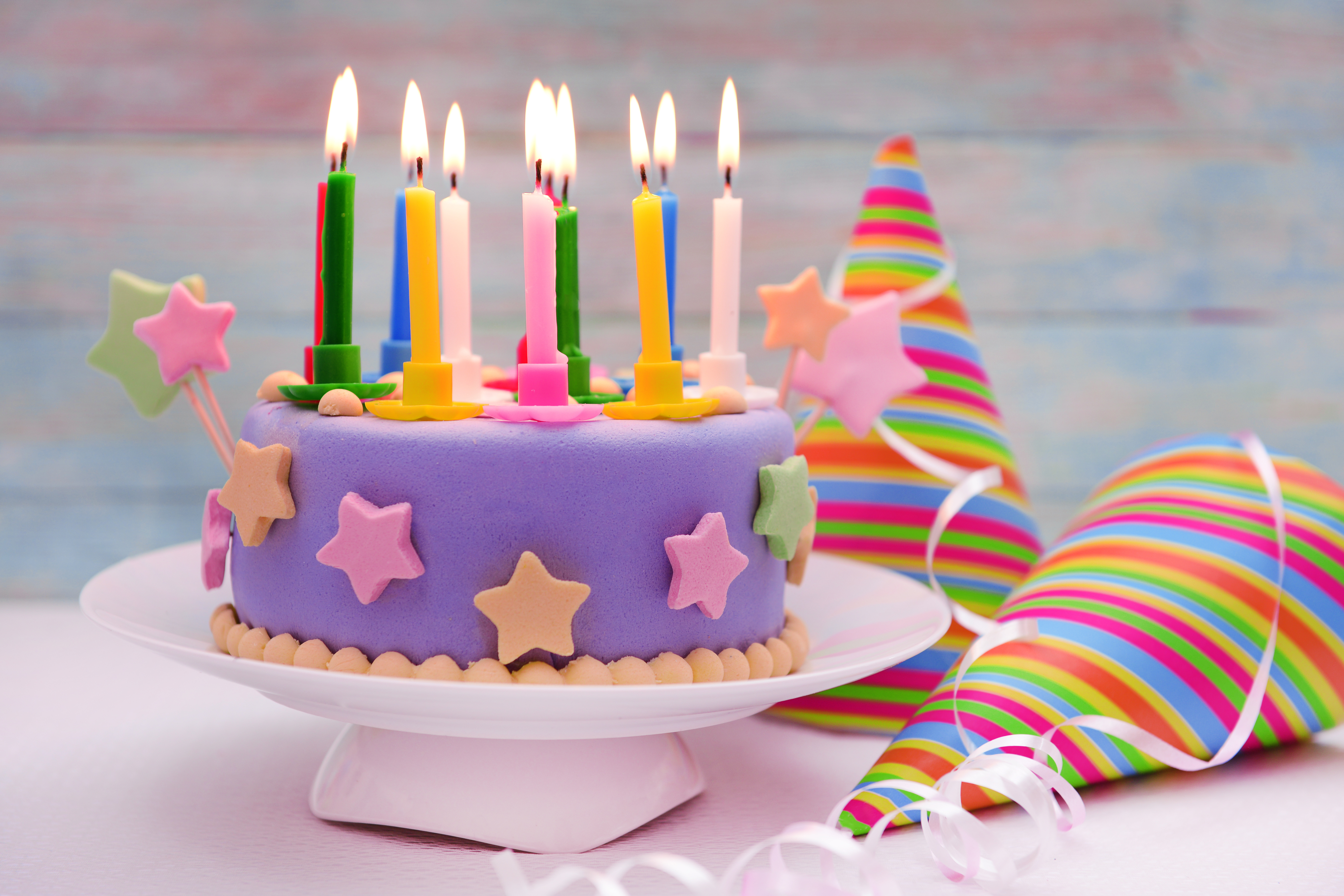 Cake candle. Тортик с днем рождения. Красивые тортики на день рождения. Красивый торт со свечами. Свечи для торта.
