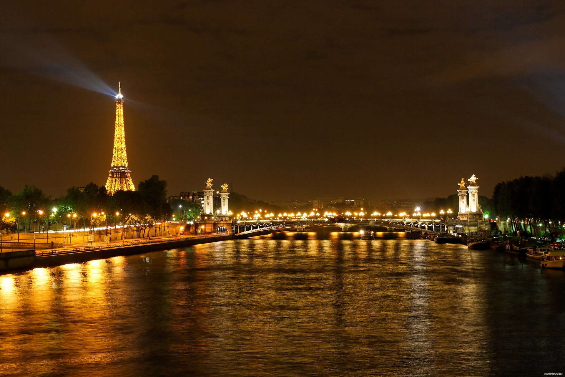 Эйфелева башня в париже фото ночью