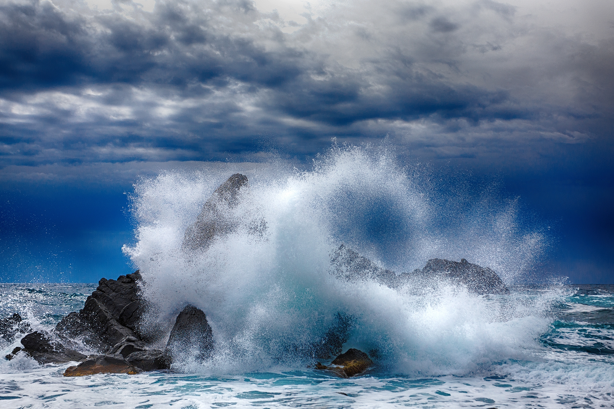 Подобен волною морскою. Энди Симмонс пейзаж море шторм. Бушующее море. Бурное море. Море, волны.
