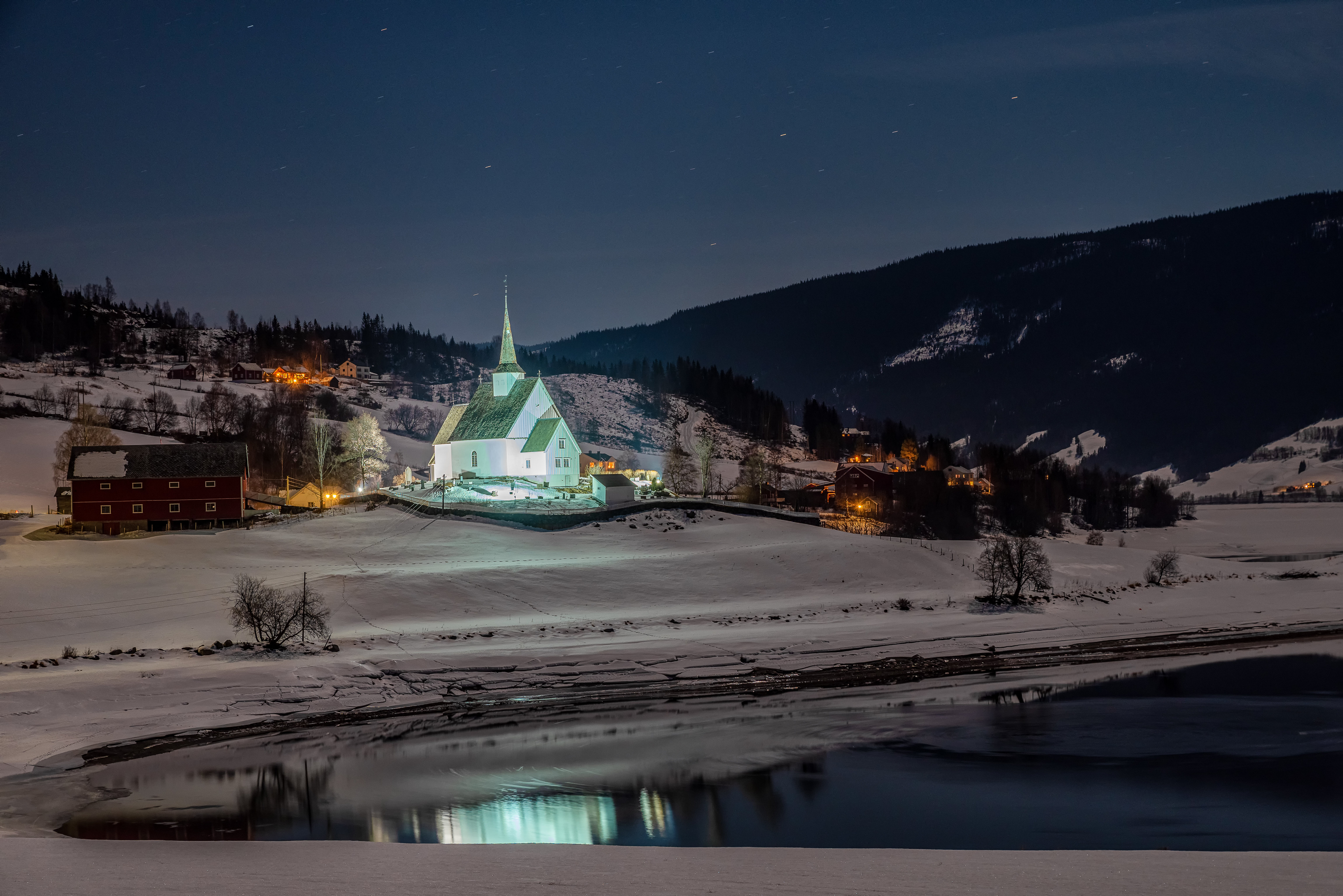 Картинки Церковь Норвегия Valdres Горы Природа Ночь 5120x3417 гора ночью в ночи Ночные