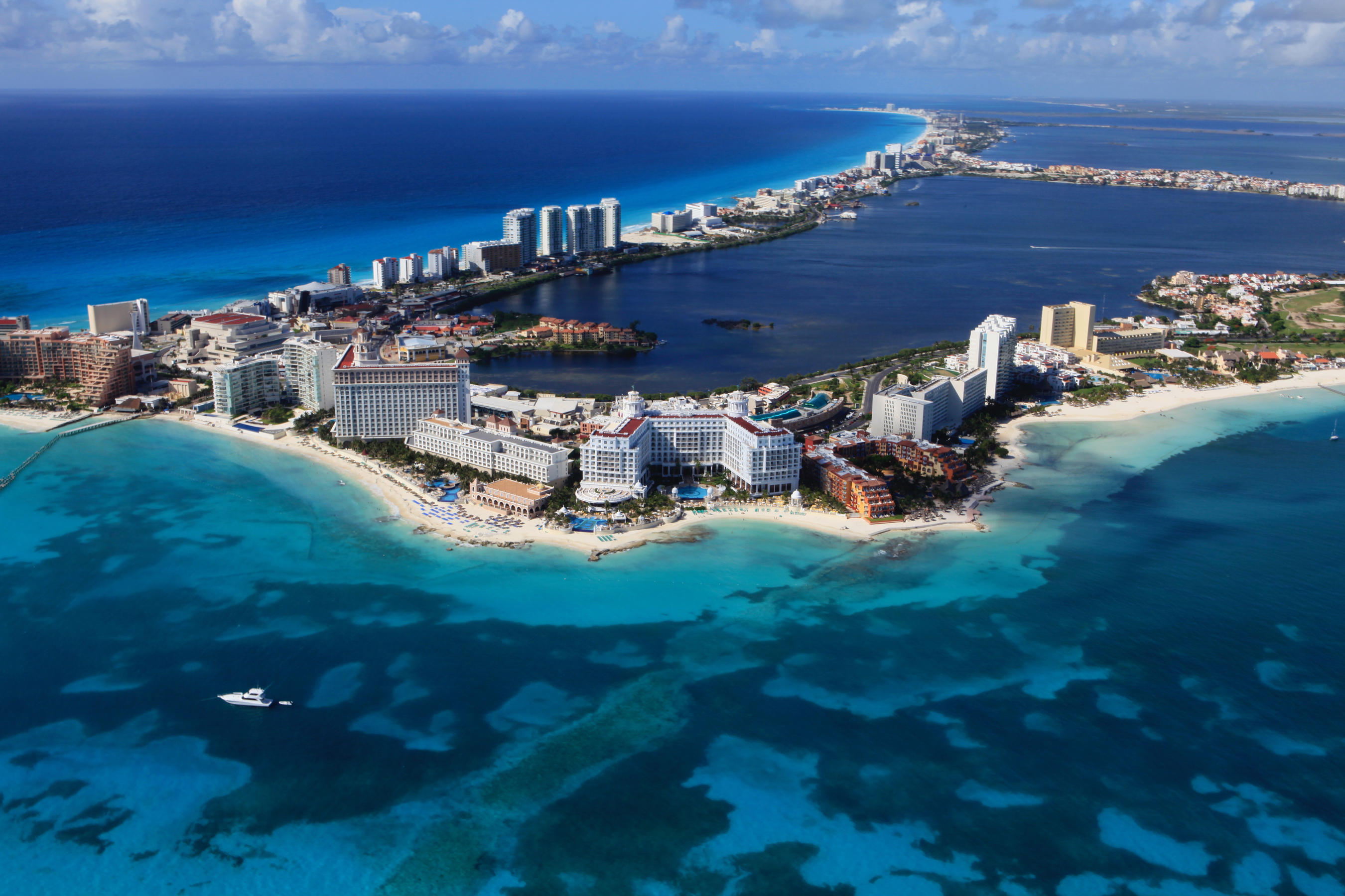 Мексика Море Дома Побережье Cancun Города фото 2700x1800 город, берег