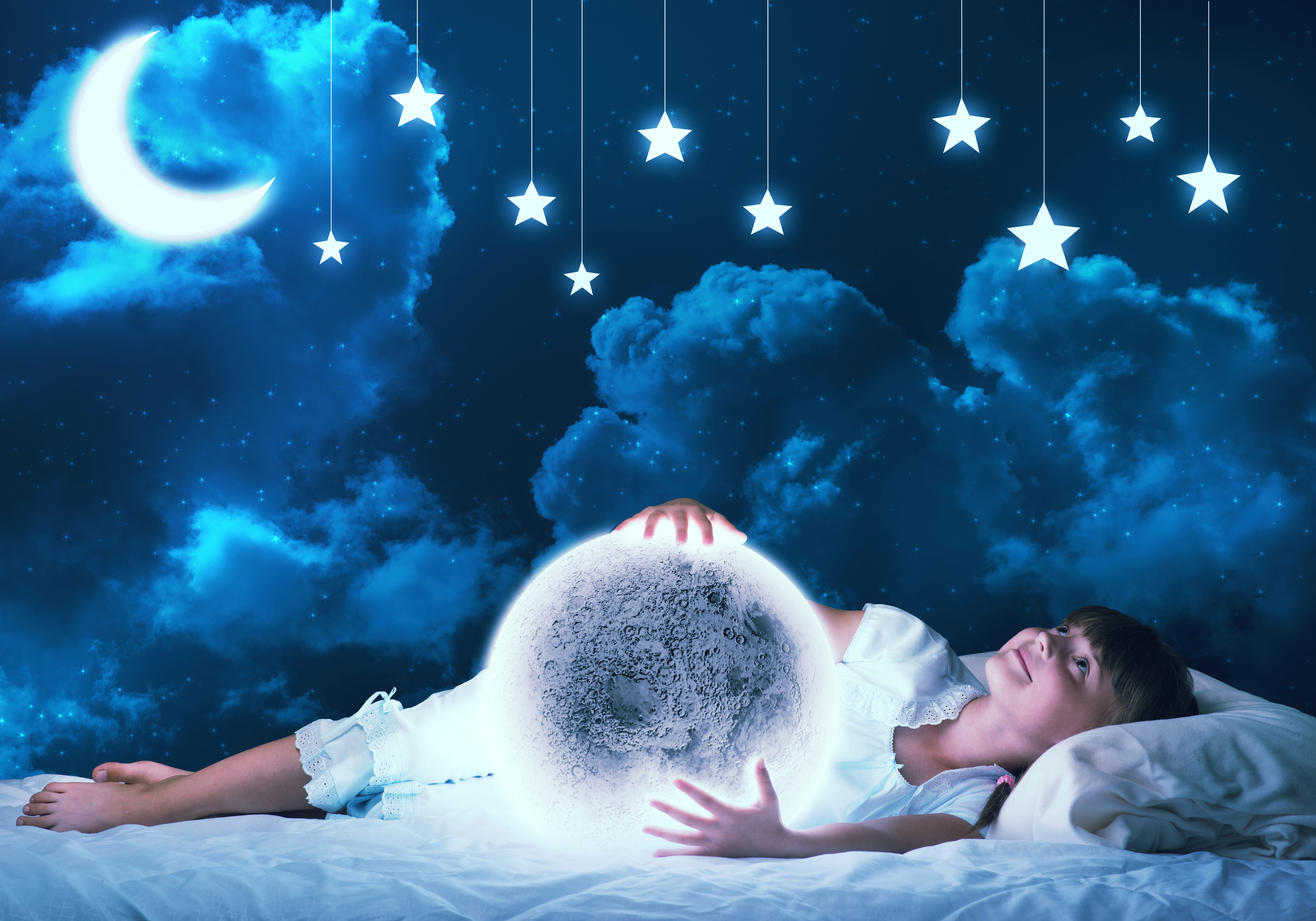 Толкование сна обнимают. Ночь сон. Сон волшебство. Сны и сновидения.