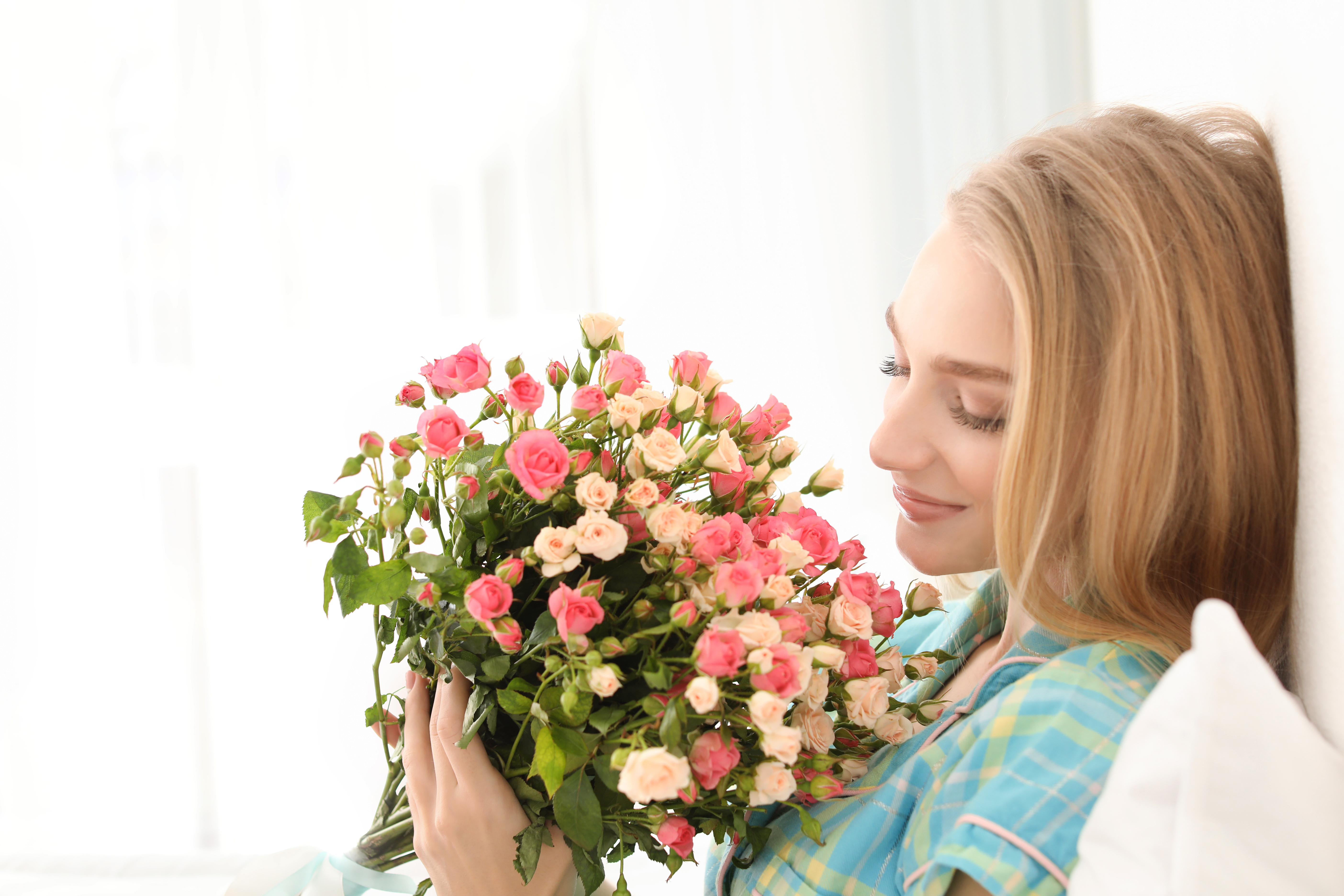 Дарите женщинам цветы без повода слушать