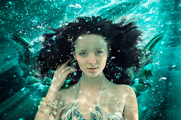 Картинки русалка Подводный мир молодая женщина воде 600x397 Русалки девушка Девушки молодые женщины Вода