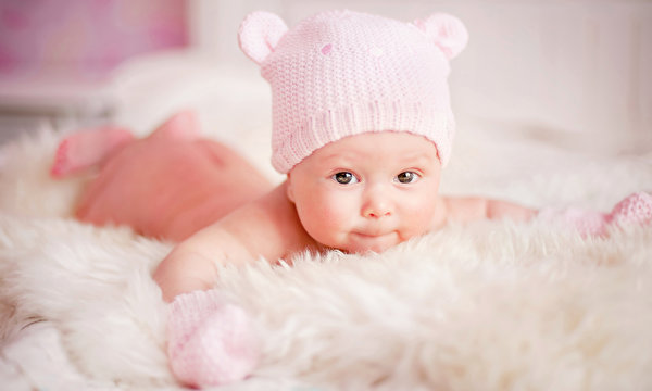 Фото младенец в люльке