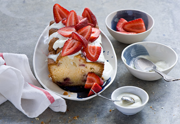 Pound_Cake_Strawberry_Baking_524942_600x413.jpg