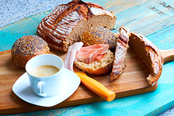 Bread_Coffee_Ham_Buns_Cutting_board_Breakfast_Cup_557379_600x400.jpg