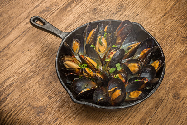 Фотография mussels сковорода Продукты питания Морепродукты Доски 600x400 сковороде Сковородка Еда Пища