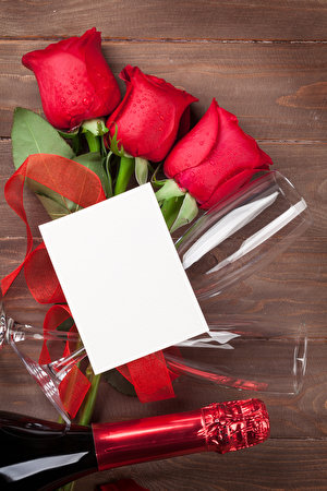 Картинка Лист бумаги Розы красная Цветы бокал Шаблон поздравительной открытки Праздники Доски 300x450 для мобильного телефона роза Красный красные красных цветок Бокалы