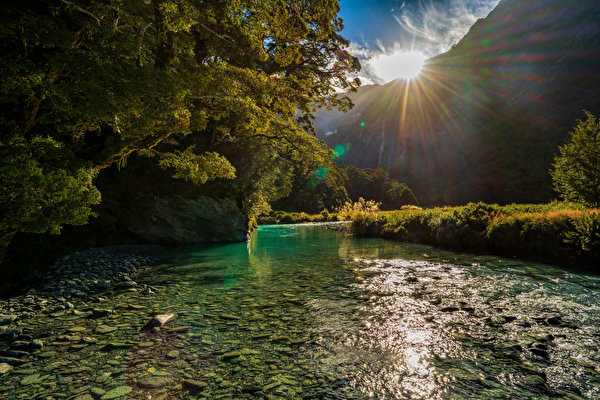 Картинка Новая Зеландия Mount Aspiring National Park гора солнца Природа речка дерево 600x400 Горы Солнце Реки река дерева Деревья деревьев