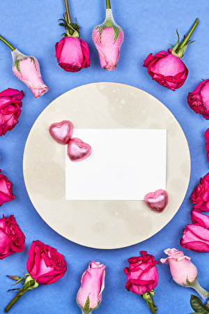 Фотография День всех влюблённых Сердце Лист бумаги Розы Конфеты Цветы Шаблон поздравительной открытки 300x450 для мобильного телефона День святого Валентина серце сердца сердечко роза цветок