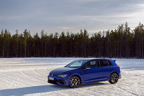 Картинка Volkswagen Универсал Golf R, Worldwide, 2020 синие Снег Металлик Автомобили 600x400 Фольксваген синяя Синий синих снега снегу снеге авто машины машина автомобиль