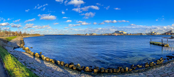 Картинка Копенгаген Дания панорамная Природа Пирсы Камни заливы 600x267 Панорама Залив Камень залива Причалы Пристань