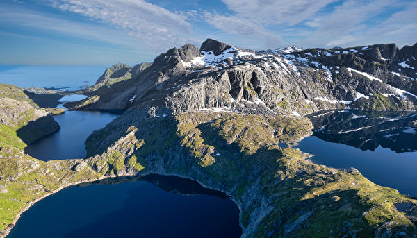 Обои для рабочего стола Лофотенские острова Норвегия Reine Горы Природа Озеро 600x343 гора