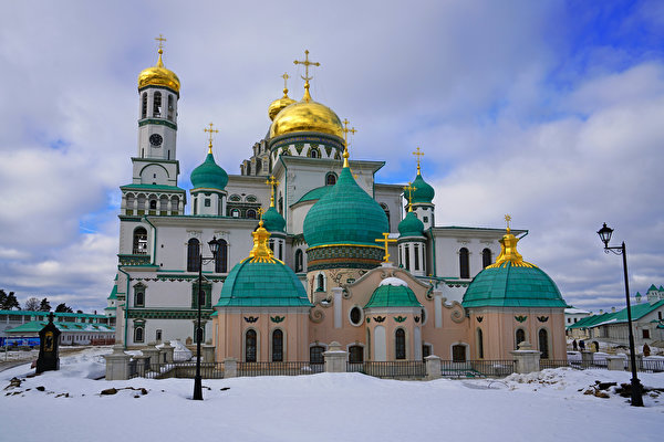 Картинки Монастырь Россия New Jerusalem monastery Купол снеге город 600x400 купола Снег снега снегу Города