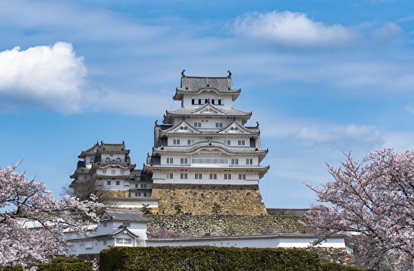 Обои для рабочего стола Япония Himeji Castle Замки Города 600x393 замок город
