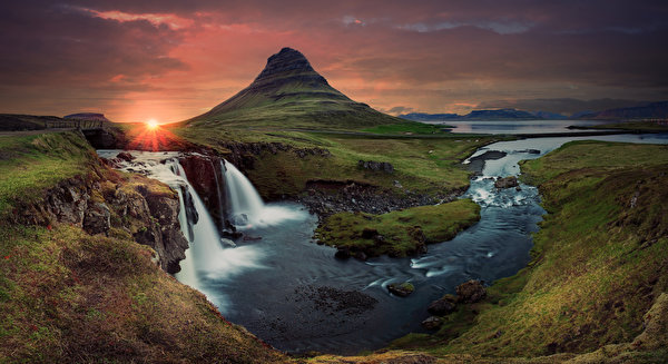 Обои для рабочего стола Исландия Панорама Kirkjufell Горы Природа Водопады Рассветы и закаты 600x327 панорамная гора рассвет и закат