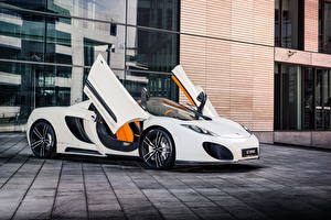 Картинка McLaren Белая Роскошные Плитка Тротуар Открытая дверь 2013 12C spider Автомобили