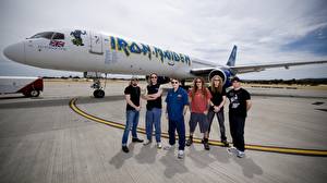 Фотографии Iron Maiden Самолеты Пассажирские Самолеты Мужчина Музыка Знаменитости