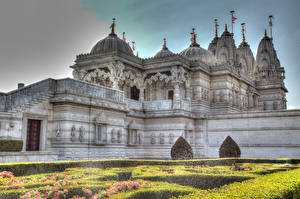 Картинка Англия Храмы Лондоне Газоне BAPS Shri Swaminarayan Mandir, Neasden Temple Города