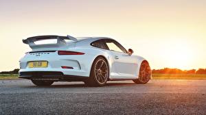 Картинки Porsche Рассвет и закат Вид сзади Белый 2014 UK-spec 911 GT3 991 автомобиль