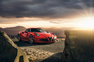 Обои Alfa Romeo Рассветы и закаты Спереди Красные 4C Launch Edition 2015 Sport авто