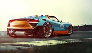 Фотография Порше Сзади Кабриолета 918 Spyder автомобиль