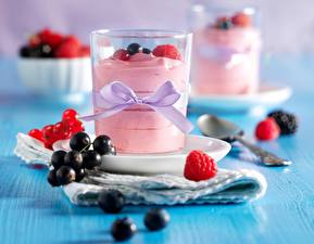 Фотографии Вблизи Смородина Малина Стакана cream mousse dessert