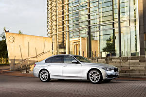 Картинки BMW Серебряный Сбоку 2015 320d xDrive SE Saloon Автомобили