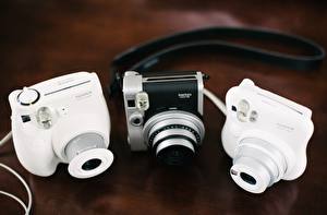 Фотографии Крупным планом Фотоаппарат Втроем Fujifilm Instax Mini 90 modern Компьютеры