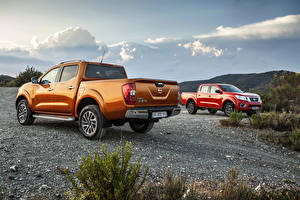 Фото Nissan 2 Оранжевых Металлик 2015 Nissan NP300 Navara авто