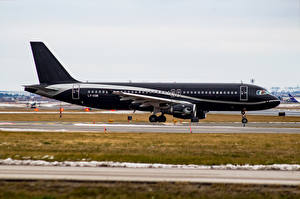 Фото Самолеты Пассажирские Самолеты Airbus Черные Avion Express Airbus A320-200