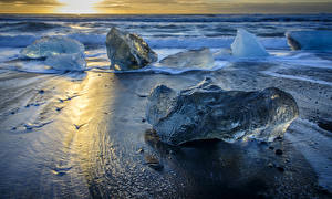 Обои Исландия Рассветы и закаты Берег Волны Льда Jökulsarlon Beach Природа