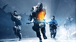 Картинка Battlefield 4 Солдаты Мужчины Бежит компьютерная игра