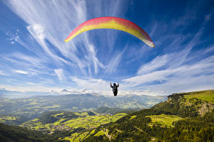 Фотография Небо Холмы Летящий Paragliding спортивные