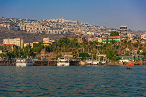 Картинка Израиль Здания Пирсы Корабли Заливы Tiberias Города