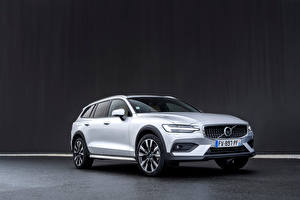 Фотография Volvo Универсал Серебряный Металлик Volvo V90 B4 Cross Country, 2020 -- автомобиль